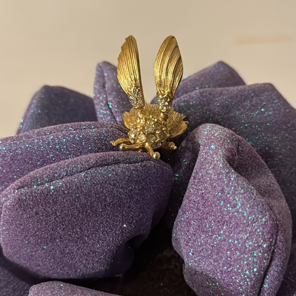 Hattie Carnegie Trembler Queen Bee brooch 🐝 - Picture 2 of 6